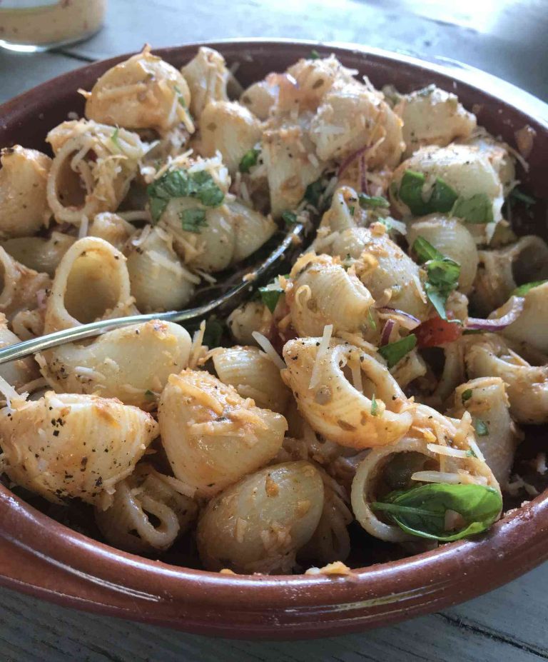 Pastasalade met pesto