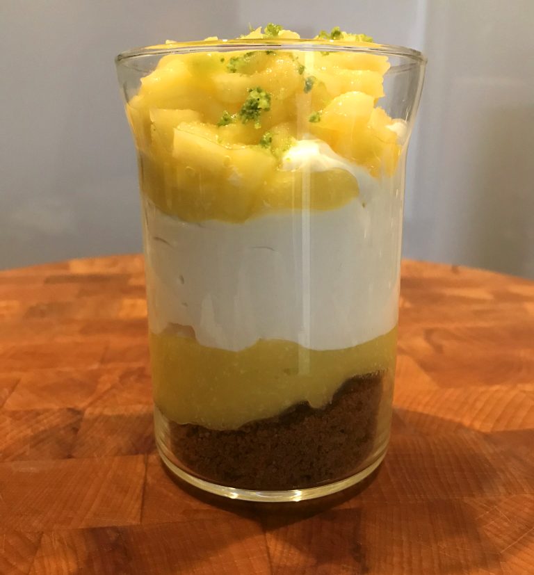 Mangotoetje met speculaas en slagroom!