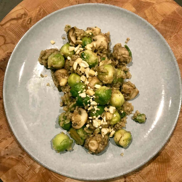 Spruitjes met kastanjechampignons en cashewnoten
