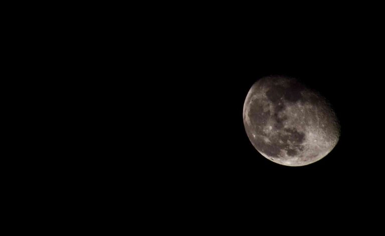 Zie de maand schijnt…