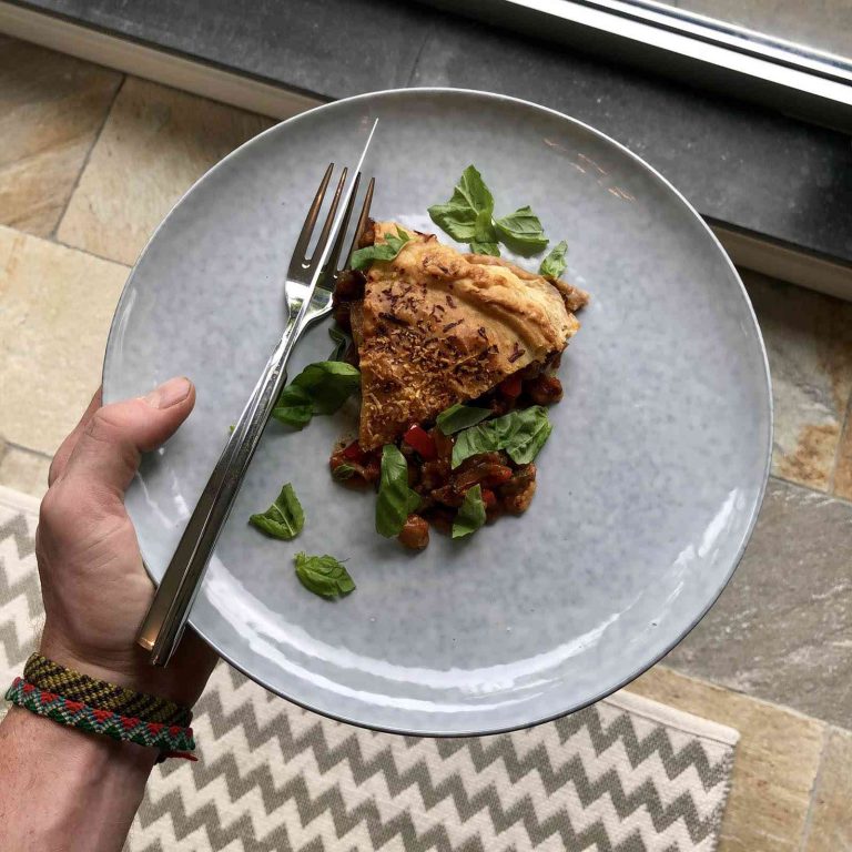 Pittige quiche met ui, paprika, aubergine en courgette