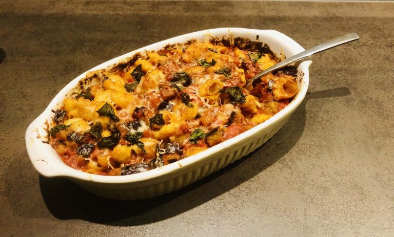 Pasta al forno met aubergine, ansjovis en tomaten