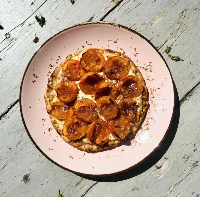 Bladerdeegtaartje met mascarpone, citroen en verse abrikozen