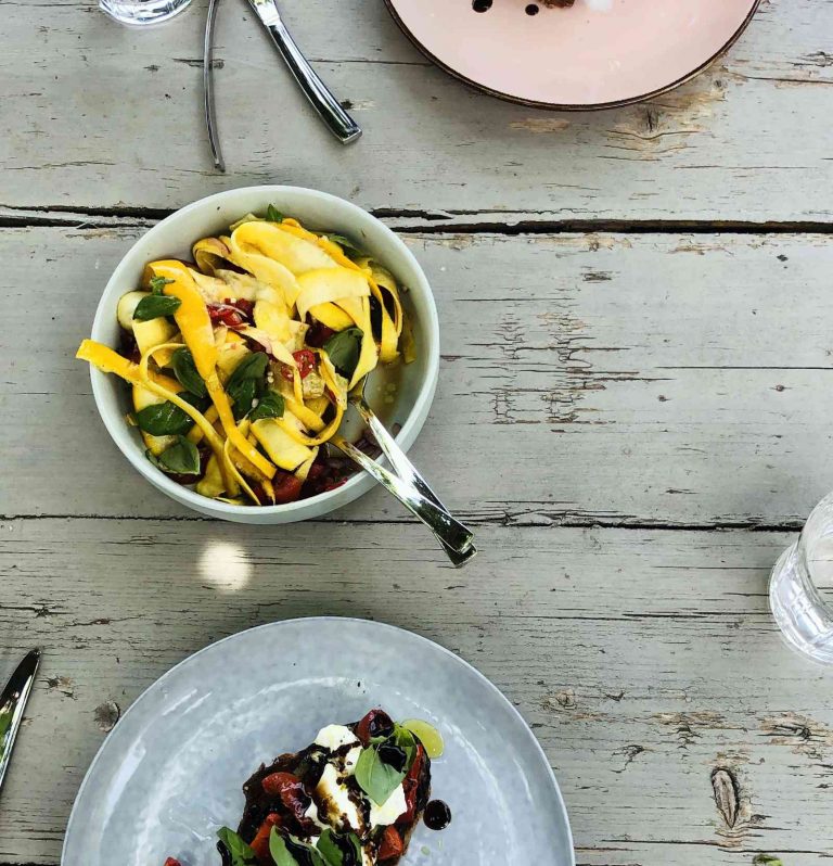 Simpele salade van rauwe courgette