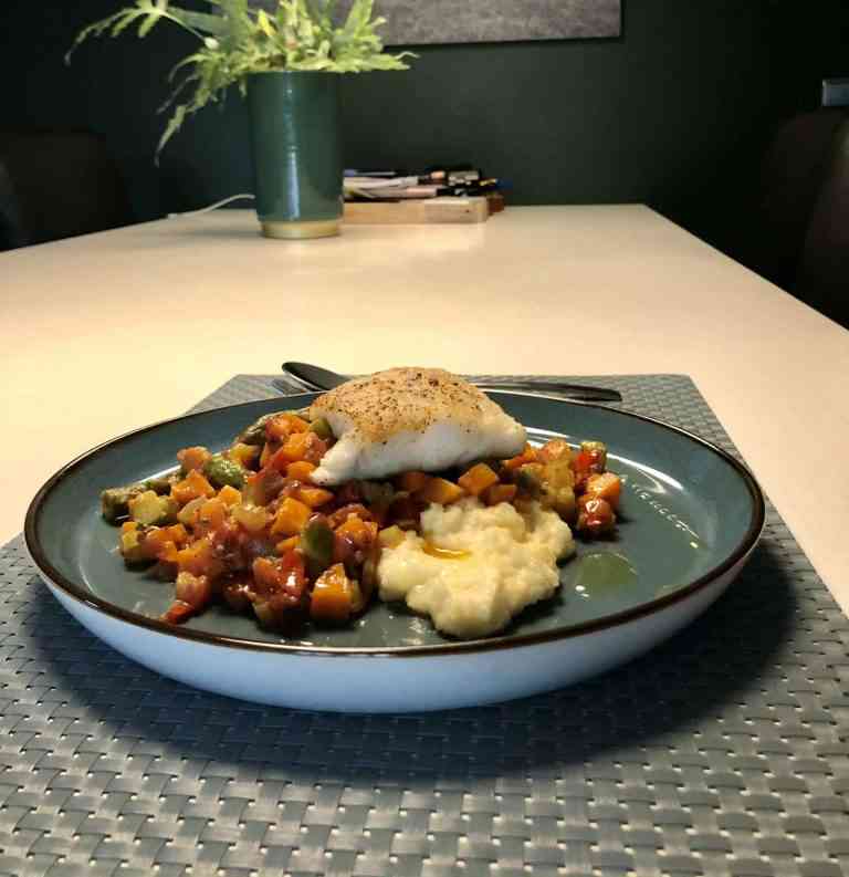 Gegrilde kabeljauw met groentes en polenta