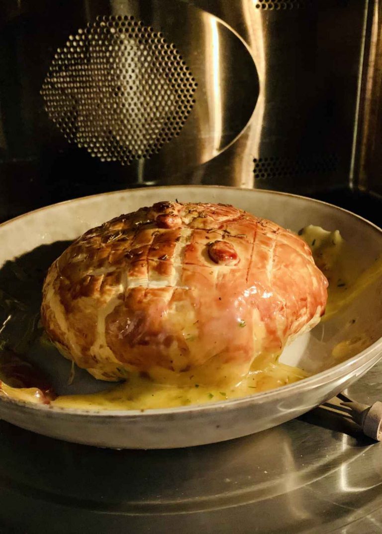 Easy peasy: camembert in bladerdeeg uit de oven