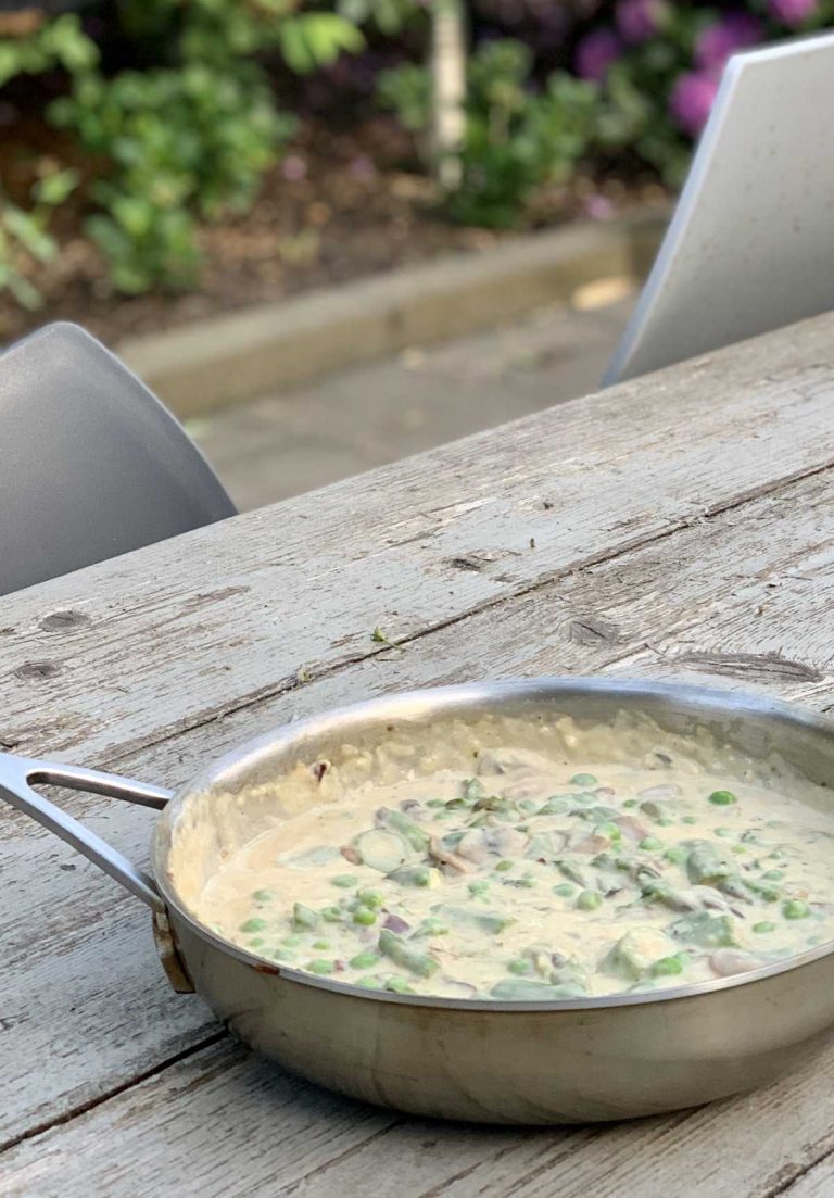 Veggie ragout met champignons, groene asperges en doperwtjes