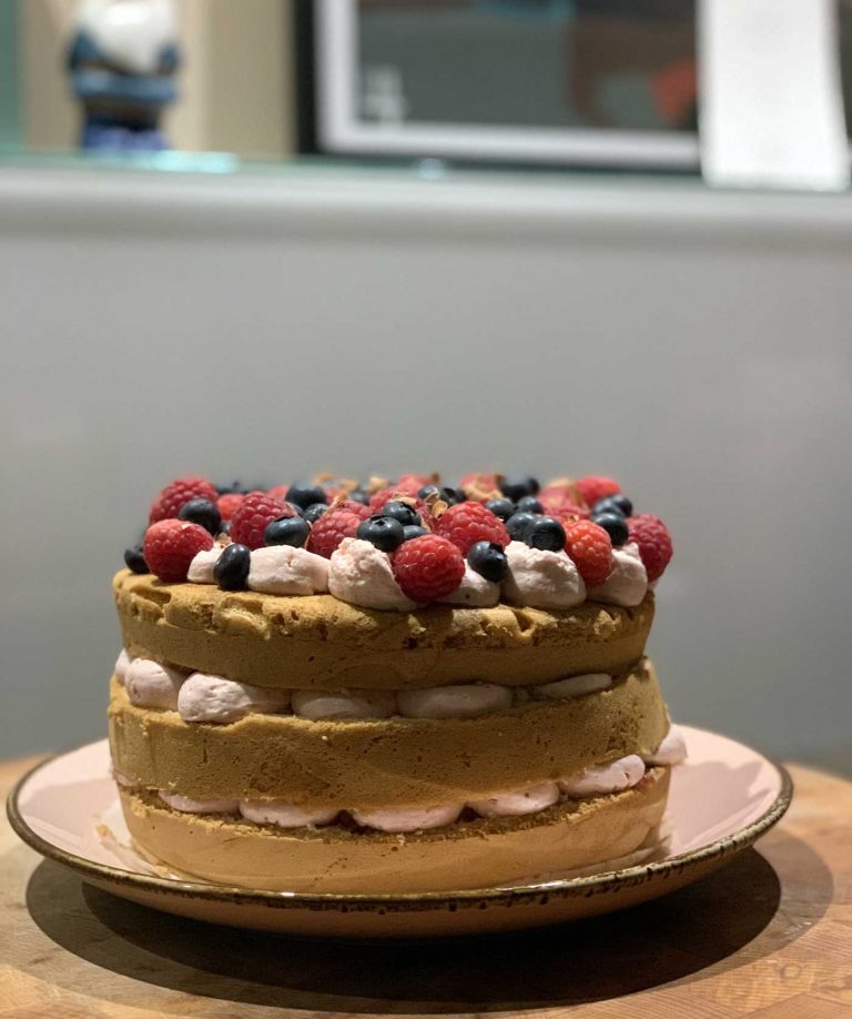 Taart van Lea met bosvruchten en bavarois